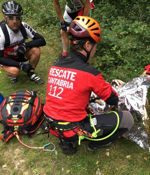 Rescatado en helicóptero un ciclista herido en el Valle de Villaverde