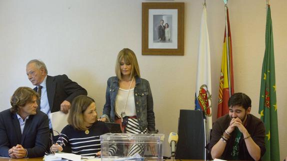 El jefe del 112 deja su acta de concejal en Piélagos