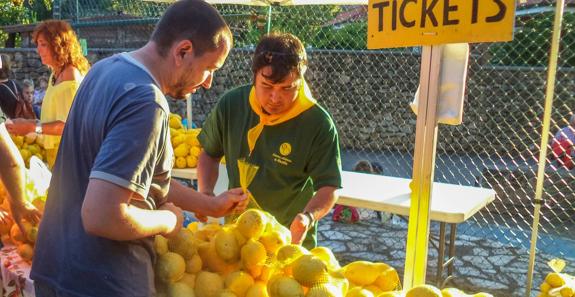 Novales, de amarillo limón