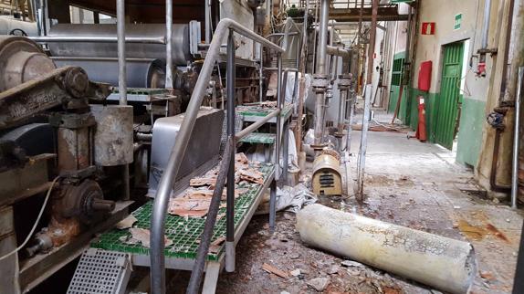 Unos 60 trabajadores preparan el reinicio de la actividad fabril en Sniace