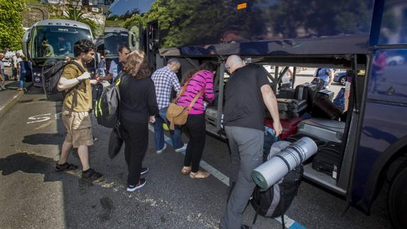 "No puede ser que corten la vía del tren en pleno mes de agosto"