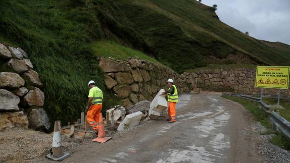 Dos obreros para 14 kilómetros de obras