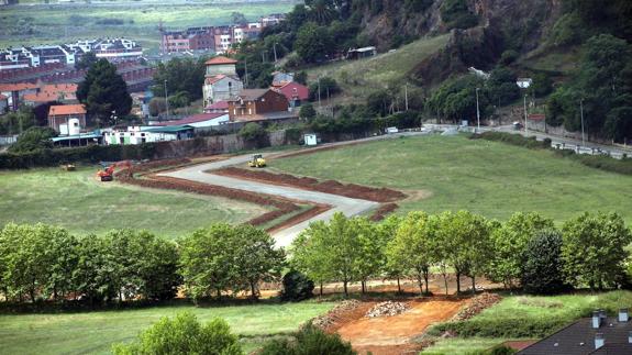 El parque de La Remonta ya tiene su columna vertebral a la vista