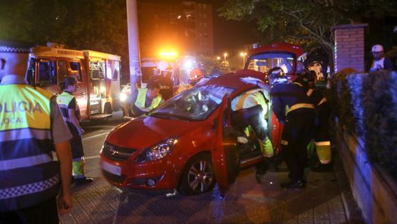 Un conductor, herido muy grave al chocar contra una farola en General Dávila
