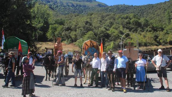 La caravana peregrina arriera llegó al monasterio de Santo Toribio