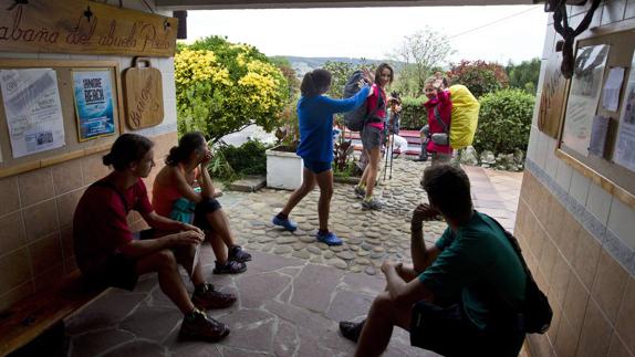 Cientos de peregrinos desbordan los albergues del Camino del Norte