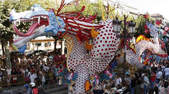 ‘Apariencias’ triunfa en una colorida Gala Floral