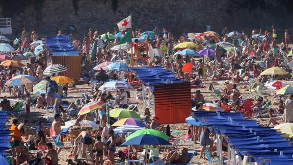 "Salvamos sin percances un fin de semana muy complicado en las playas"