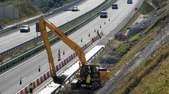 Obras de emergencia en el tramo La Franca-Unquera inaugurado por Rajoy en diciembre de 2014