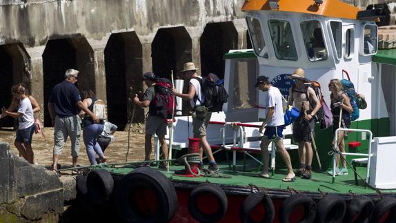 Revilla espera que los turistas británicos clientes del Santander lleguen ya este año