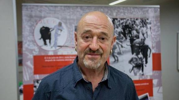 Julen Madina, en la UCI tras ser rescatado del agua en una playa de San Sebastián