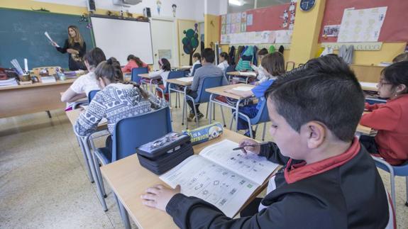 Educación estudia convocar oposiciones de Primaria durante el curso