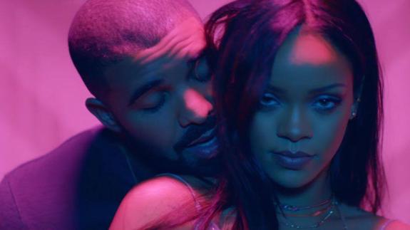 Rihanna y Drake por fin se besan en público