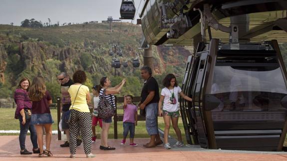 El primer fin de semana del teleférico de Cabárceno no logra sumar más visitantes