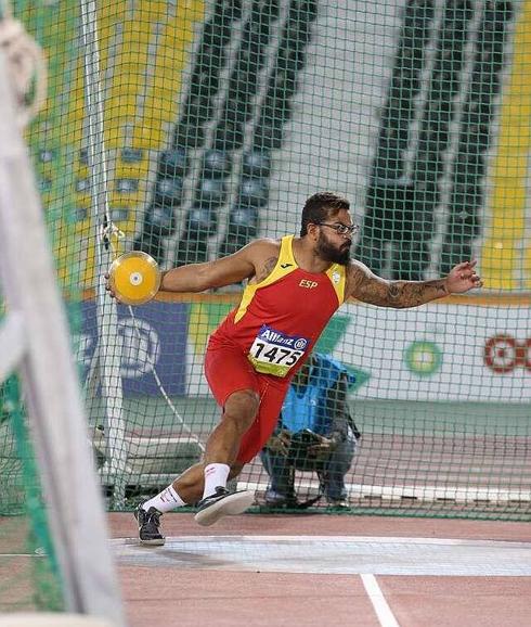 El lanzador de peso Kim López, primer medallista español en Río