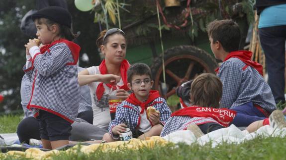 San Cipriano aboga por defender la tradición de las romerías de prao