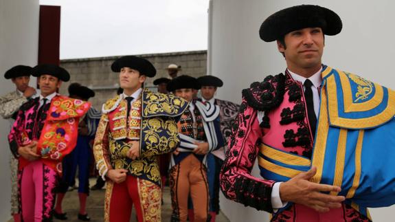 Cayetano y Garrido salen a hombros y Clemente cae herido en Santoña