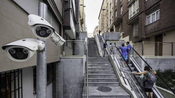 Sólo en tres de las calles con ascensores y rampas hay cámaras de vigilancia activas