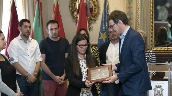 Vitoria rinde homenaje al cántabro Félix Gallego, policía nacional asesinado por ETA