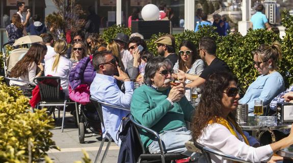 El Ayuntamiento reanuda los controles de las terrazas de los bares