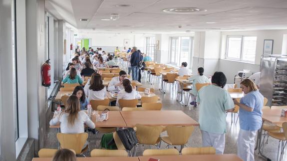 La obra de la galería comercial de Valdecilla retrasa la apertura al público de la nueva cafetería