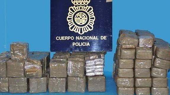 El conductor cazado con el maletero lleno de hachís alegará en el juicio que solo lo transportaba