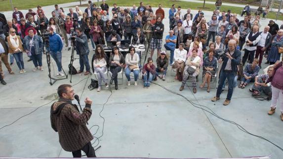 Monedero afirma en Santander que el PSOE "se ha quitado la careta"