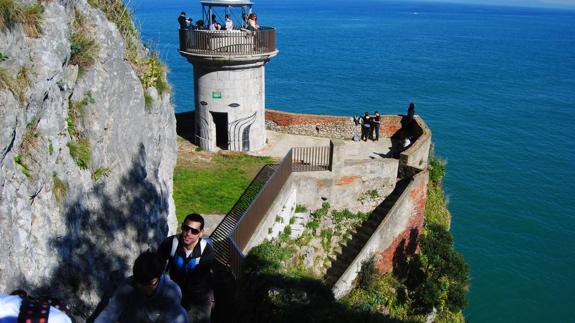 Santoñeses pide que se tomen medidas para evitar la masificación de visitantes en el Monte Buciero