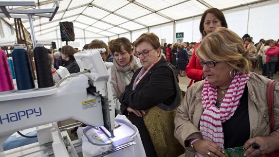 Un millar de personas reivindica el papel de la mujer rural en Unquera