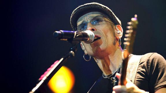 Subasta de objetos de Fito Cabrales para recaudar fondos contra el Alzheimer