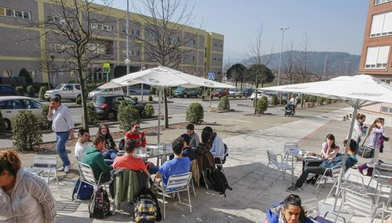 Torrelavega permitirá instalar terrazas en zonas de aparcamiento