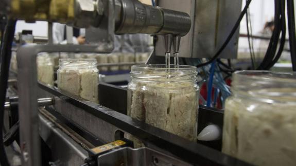 La industria conservera de Cantabria, a debate