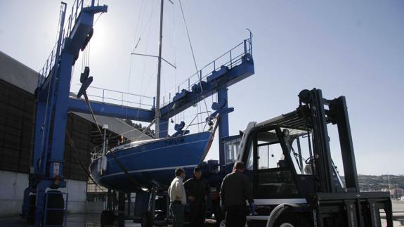 El Club Náutico de Laredo inicia su gestión al frente del puerto deportivo