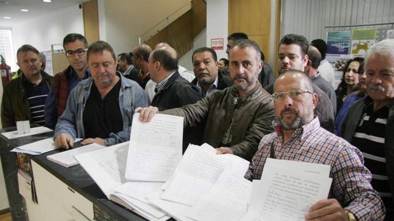 Los vendedores se oponen al sorteo de los puestos del mercadillo de Laredo