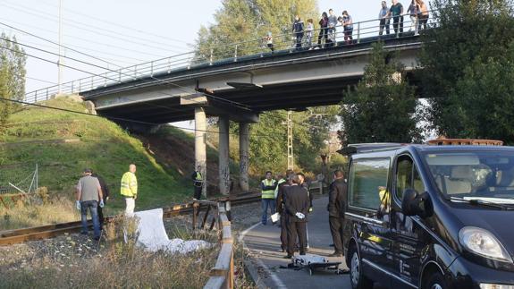 Un vecino de Torrelavega de 35 años muere arrollado por un tren en Torres