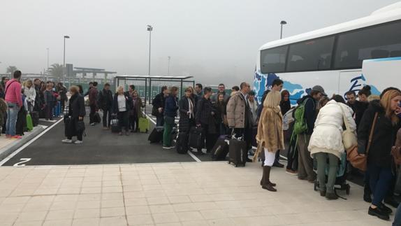 La niebla provoca el retraso de un vuelo y el desvío de otros dos en el Seve Ballesteros