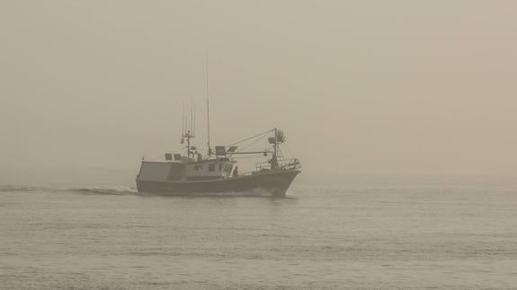 El choque del aire caliente con el agua fría del mar, origen de las densas nieblas marinas