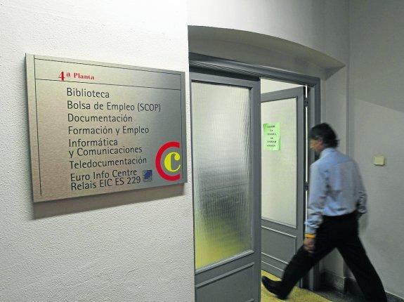 Los trabajadores de la Cámara de Comercio logran en cinco días mil firmas de apoyo a su futuro