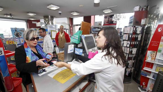 Las farmacias aún tienen largas listas de espera para la vacuna de la meningitis B