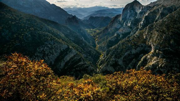 El Desfiladero, una carretera cosida al Deva