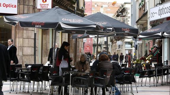 Los hosteleros exigen una ordenanza "menos restrictiva" para las terrazas