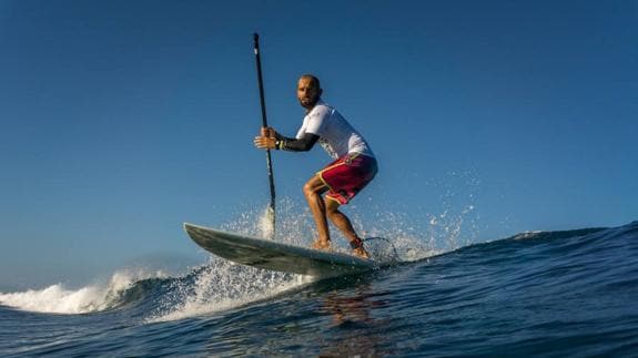 El cántabro Óscar Ruiz compite en el Mundial de Paddleboard de Fiji