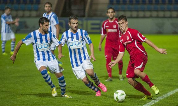 El líder cede un empate