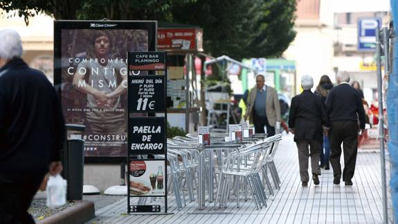 La controvertida ordenanza de terrazas sale adelante ante las críticas del sector