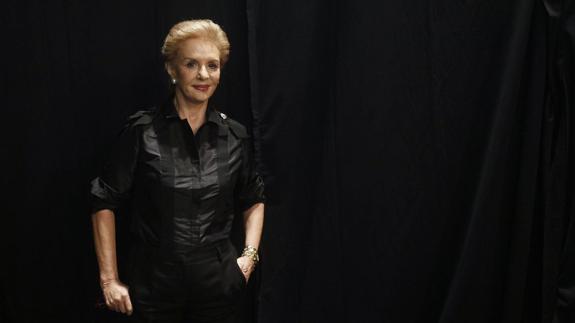 Carolina Herrera no vive en una camisa blanca