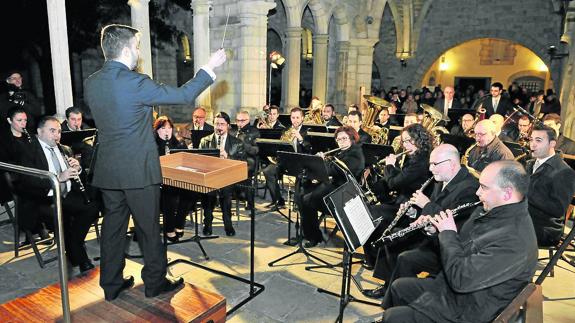 Cerca de 30 bandas profesionales despliegan su música en Santander