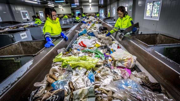 Guipúzcoa cierra su último vertedero y enviará toda la basura a Meruelo