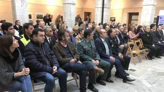 "Por servir más allá del deber"
