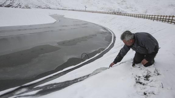 Alto Campoo comienza a llenar la balsa de agua que surtirá a los cañones de nieve