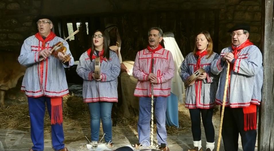 Revilla felicita la Navidad cantando un villancico